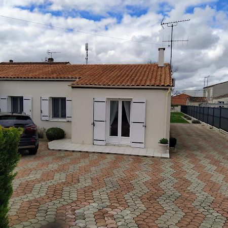 Maison Plain Pied Avec Jardin, Terrasse Et Veranda Cognac Exterior foto