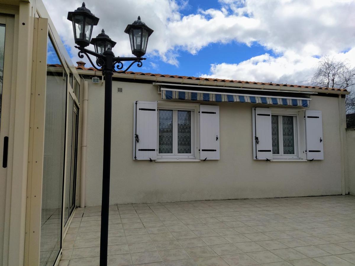 Maison Plain Pied Avec Jardin, Terrasse Et Veranda Cognac Exterior foto